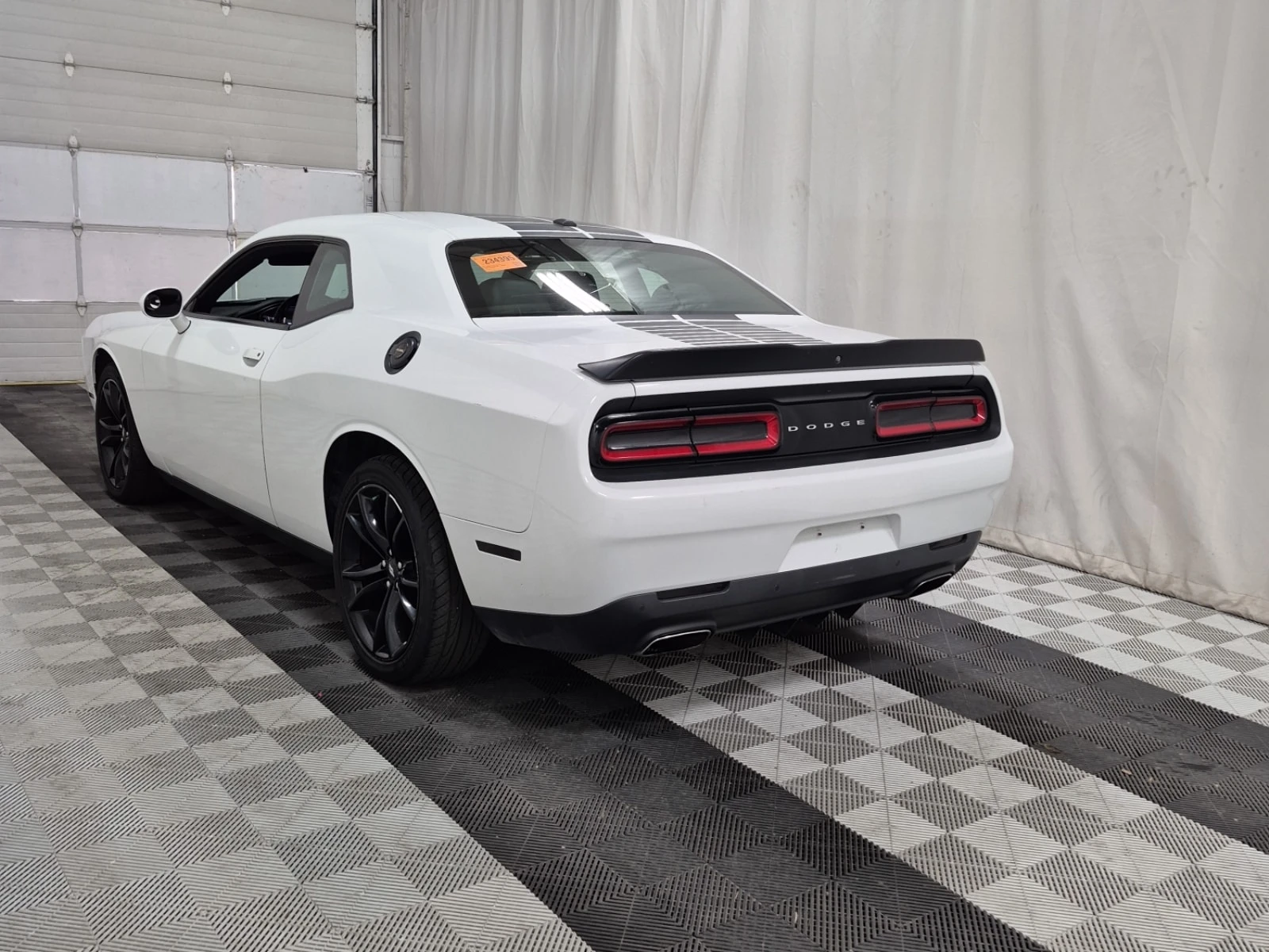 Dodge Challenger * SXT PLUS * CARFAX * БЕЗ ПЪРВОНАЧАЛНА ВНОСКА, снимка 4 - Автомобили и джипове - 56110861