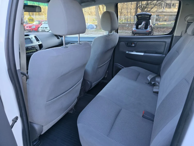 Toyota Hilux 3.0D4D, снимка 8 - Автомобили и джипове - 52093521