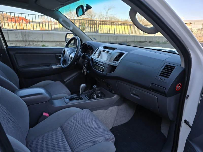 Toyota Hilux 3.0D4D, снимка 10 - Автомобили и джипове - 52093521