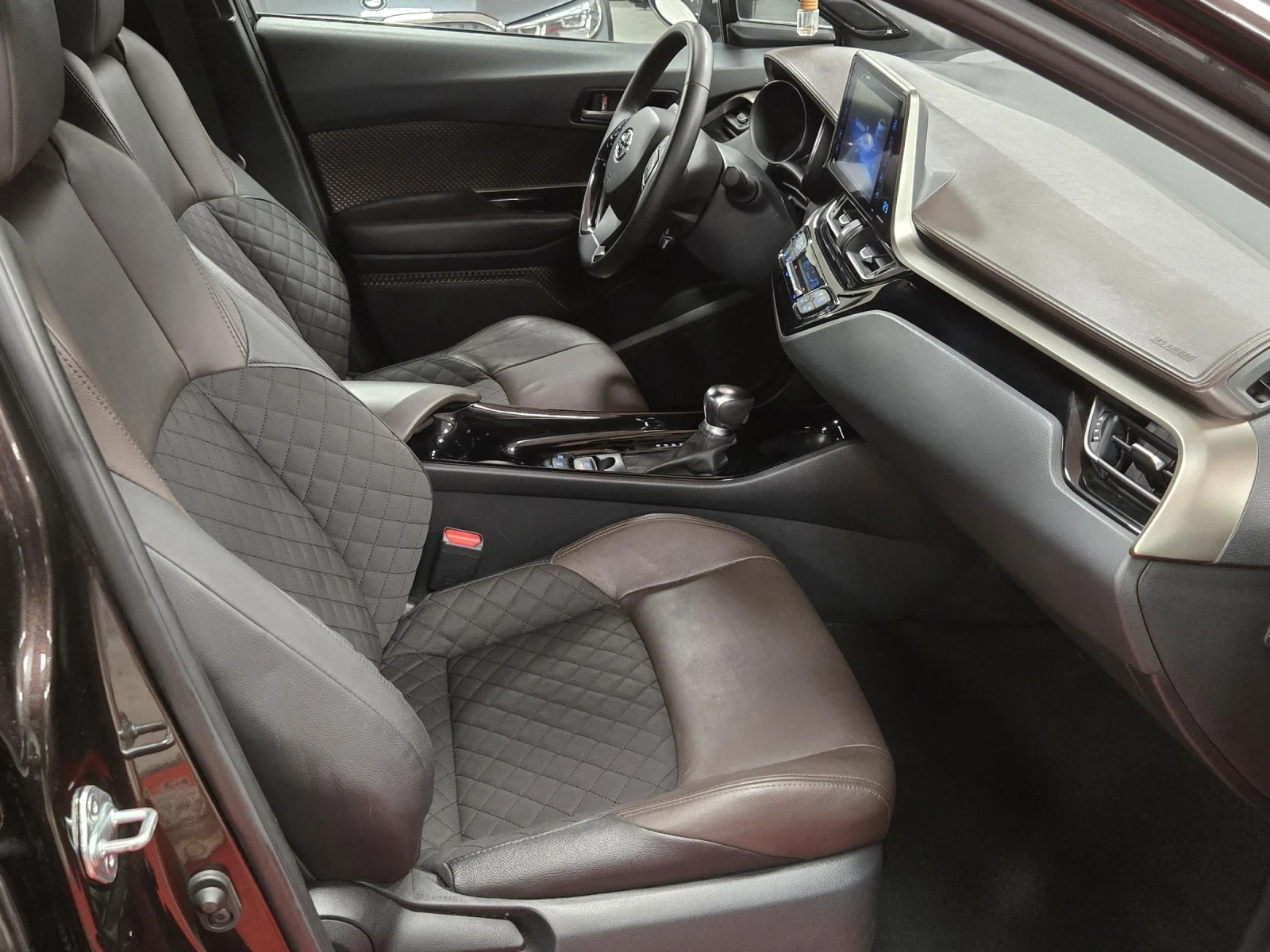 Toyota C-HR Premium / Hybrid | Mobile.bg   12