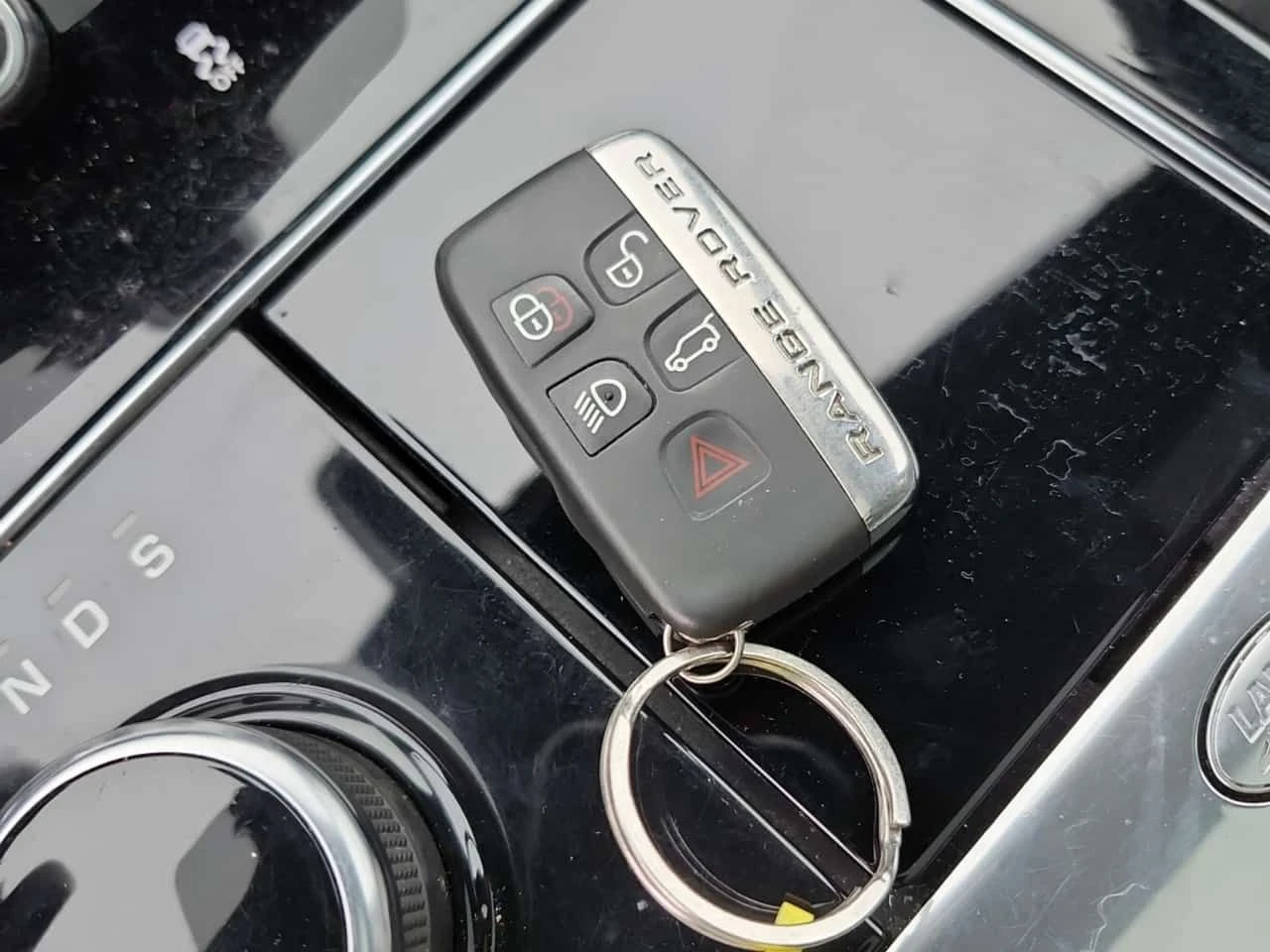 Land Rover Range Rover Velar FIRST EDITION /CARFAX/Панорама/Подгрев/Обдух/Ленти - изображение 6