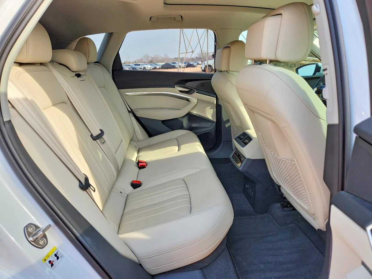 Audi Q8 E-Tron Premium Plus, снимка 11 - Автомобили и джипове - 54419040