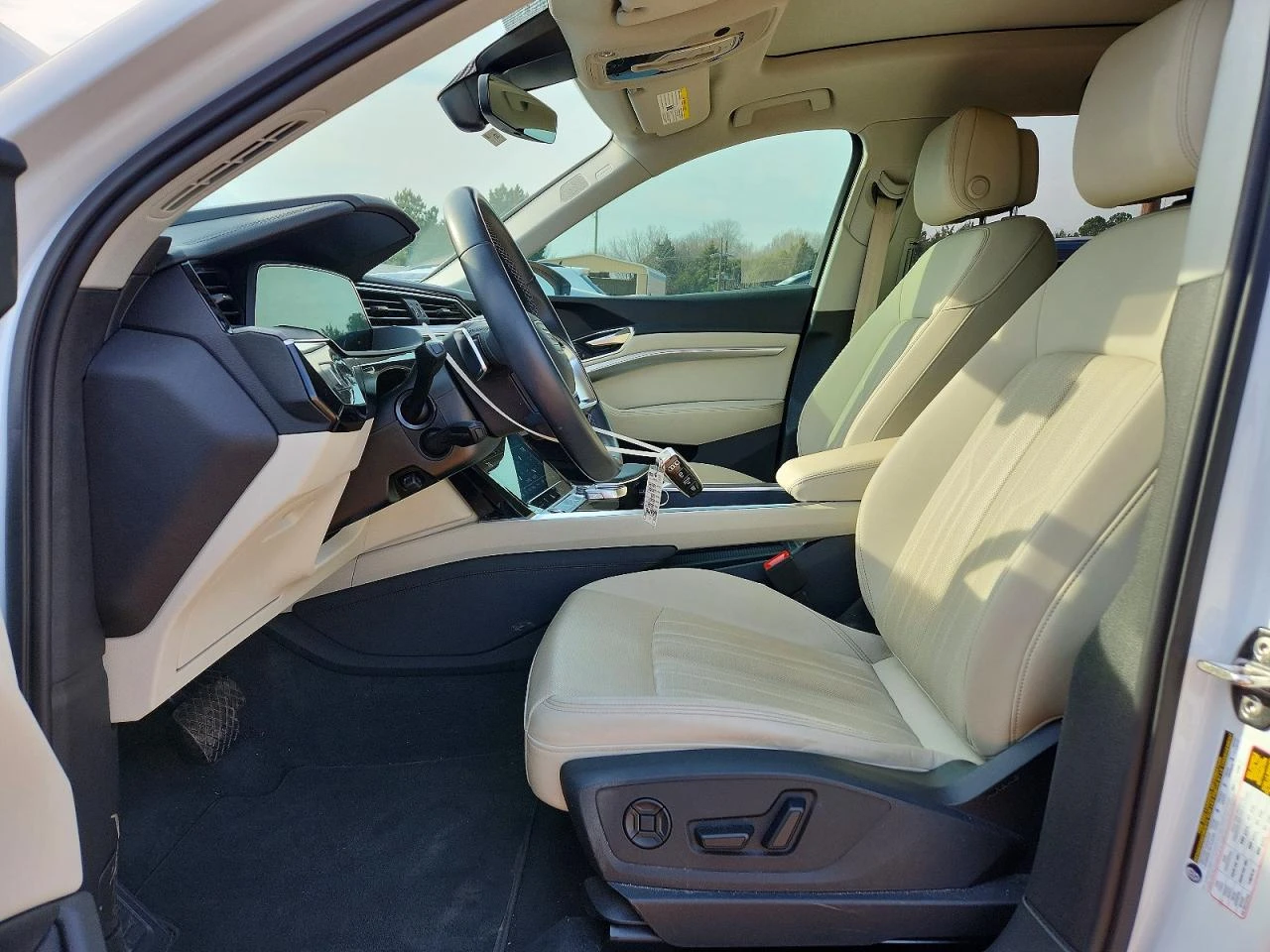 Audi Q8 E-Tron Premium Plus, снимка 7 - Автомобили и джипове - 54419040