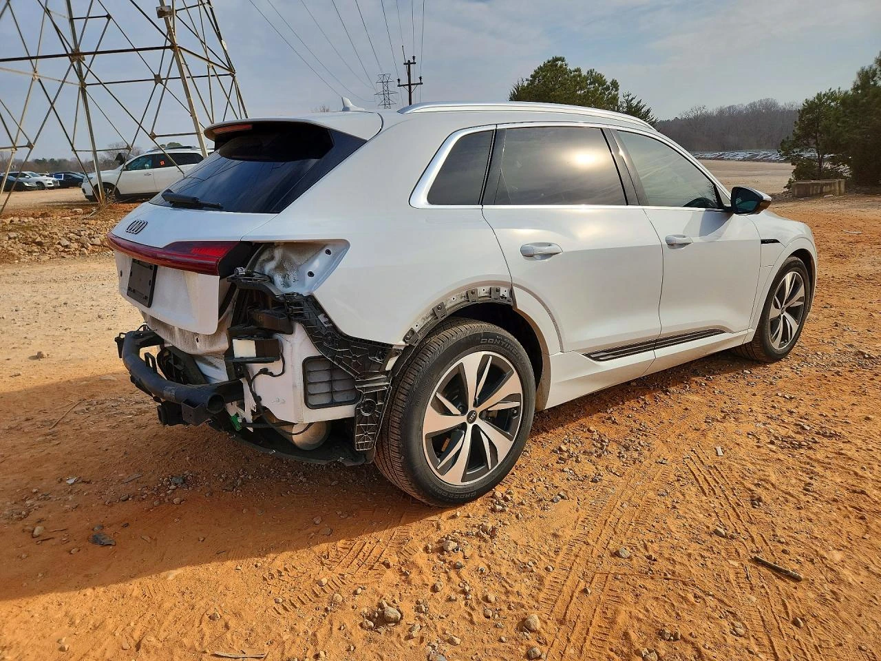 Audi Q8 E-Tron Premium Plus, снимка 3 - Автомобили и джипове - 54419040