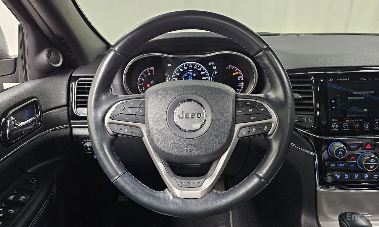Jeep Grand cherokee 3.6* V6* 8ZF* 80TH* ANNIVERSARY* ОБДУХВАНЕ* ДИСТРО, снимка 8 - Автомобили и джипове - 55472300