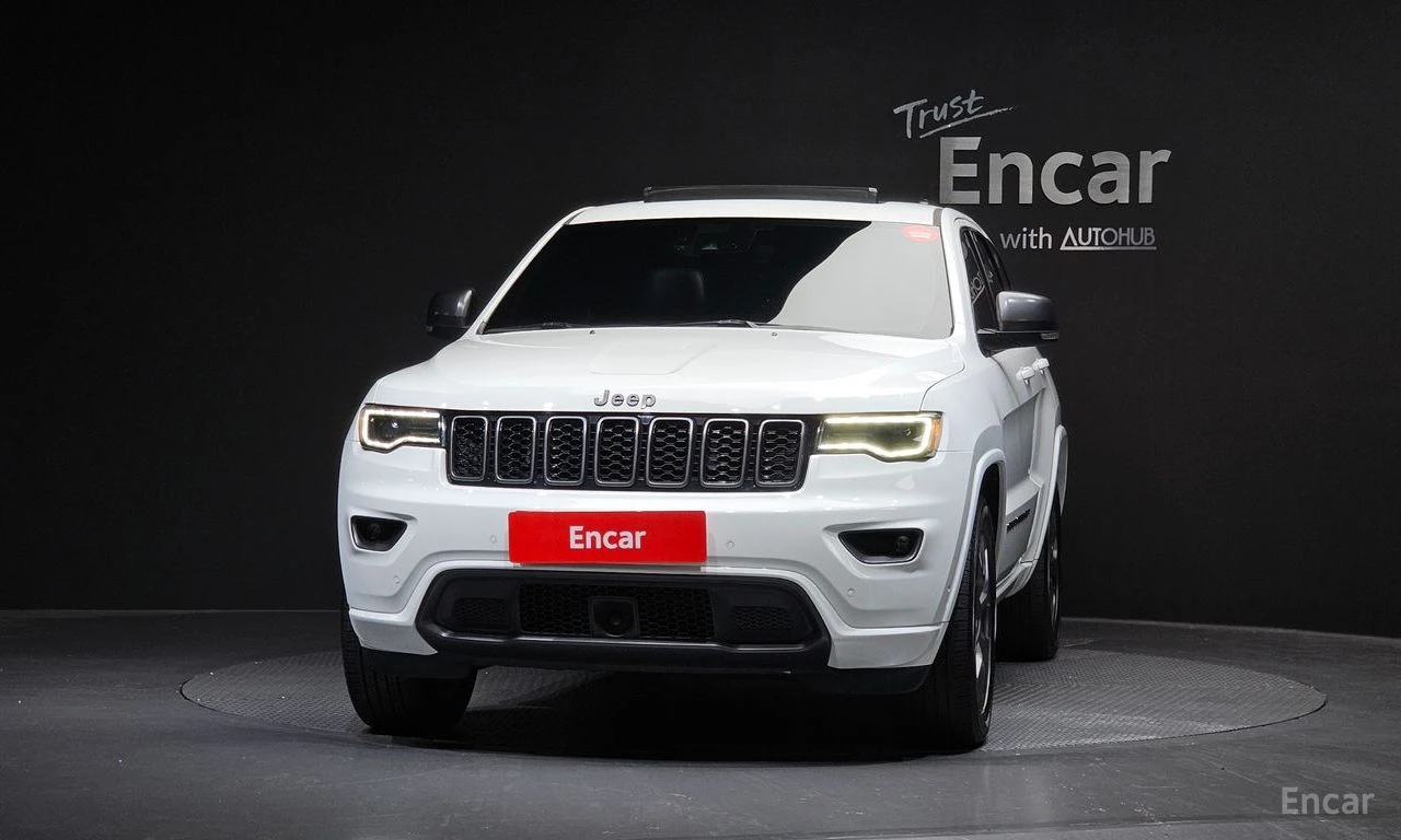 Jeep Grand cherokee 3.6* V6* 8ZF* 80TH* ANNIVERSARY* ОБДУХВАНЕ* ДИСТРО, снимка 3 - Автомобили и джипове - 55472300