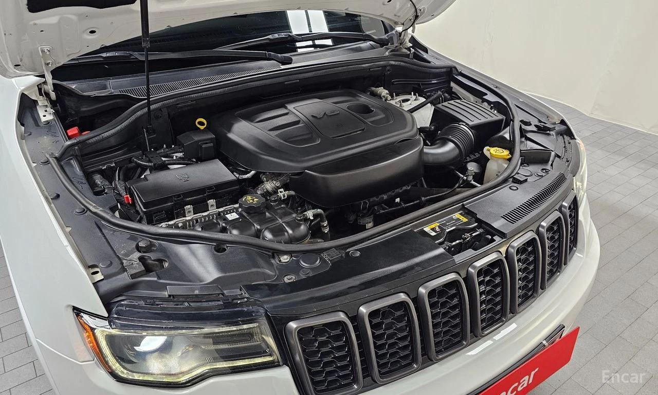 Jeep Grand cherokee 3.6* V6* 8ZF* 80TH* ANNIVERSARY* ОБДУХВАНЕ* ДИСТРО, снимка 17 - Автомобили и джипове - 55472300