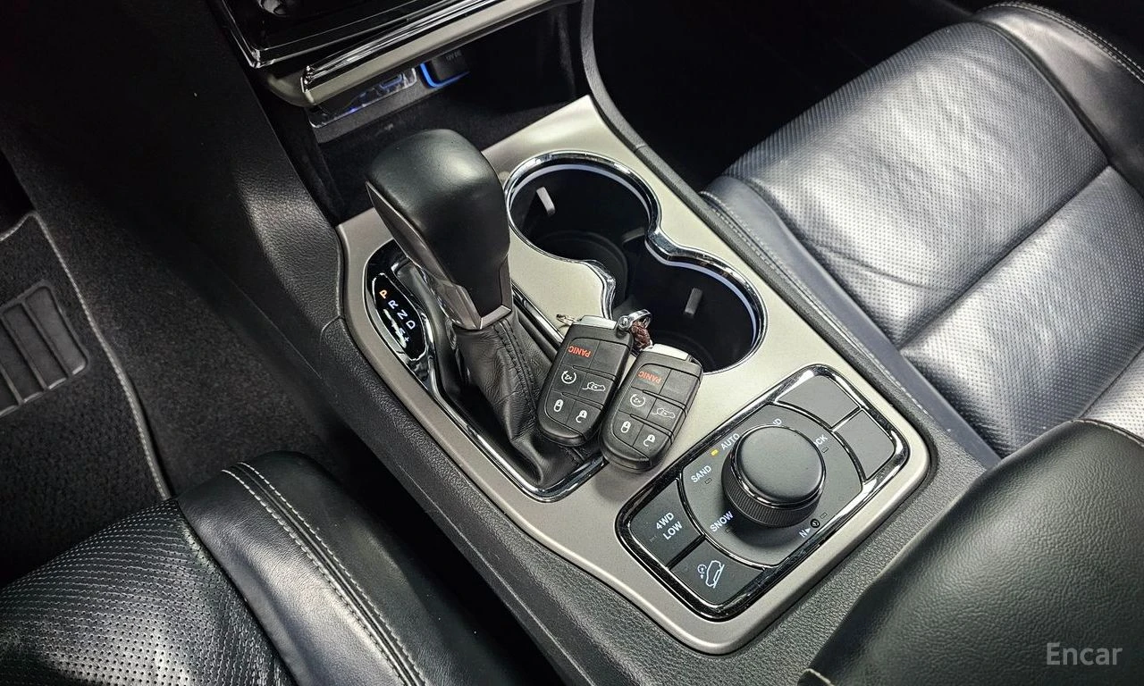 Jeep Grand cherokee 3.6* V6* 8ZF* 80TH* ANNIVERSARY* ОБДУХВАНЕ* ДИСТРО, снимка 11 - Автомобили и джипове - 55472300