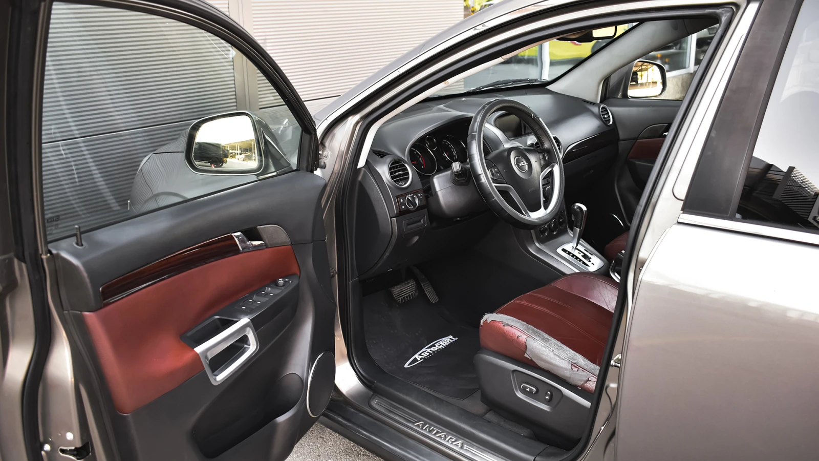 Opel Antara Cosmo 2.0 CDTI 4x4 Automatic, снимка 8 - Автомобили и джипове - 55572138
