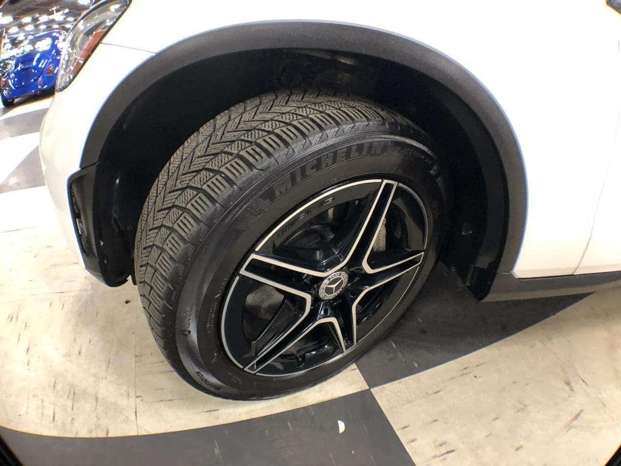 Mercedes-Benz GLC 300 * FULL DIGITAL * PANORAMIC ROOF * CARFAX, снимка 10 - Автомобили и джипове - 55784644