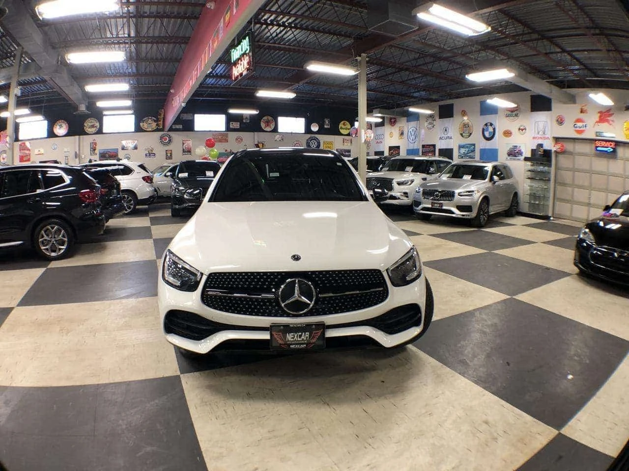 Mercedes-Benz GLC 300 * FULL DIGITAL * PANORAMIC ROOF * CARFAX, снимка 2 - Автомобили и джипове - 55784644