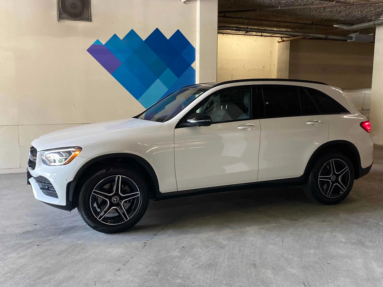 Mercedes-Benz GLC 300 | CARFAX | АВТОФИНАНСИРАНЕ, снимка 3 - Автомобили и джипове - 56040115
