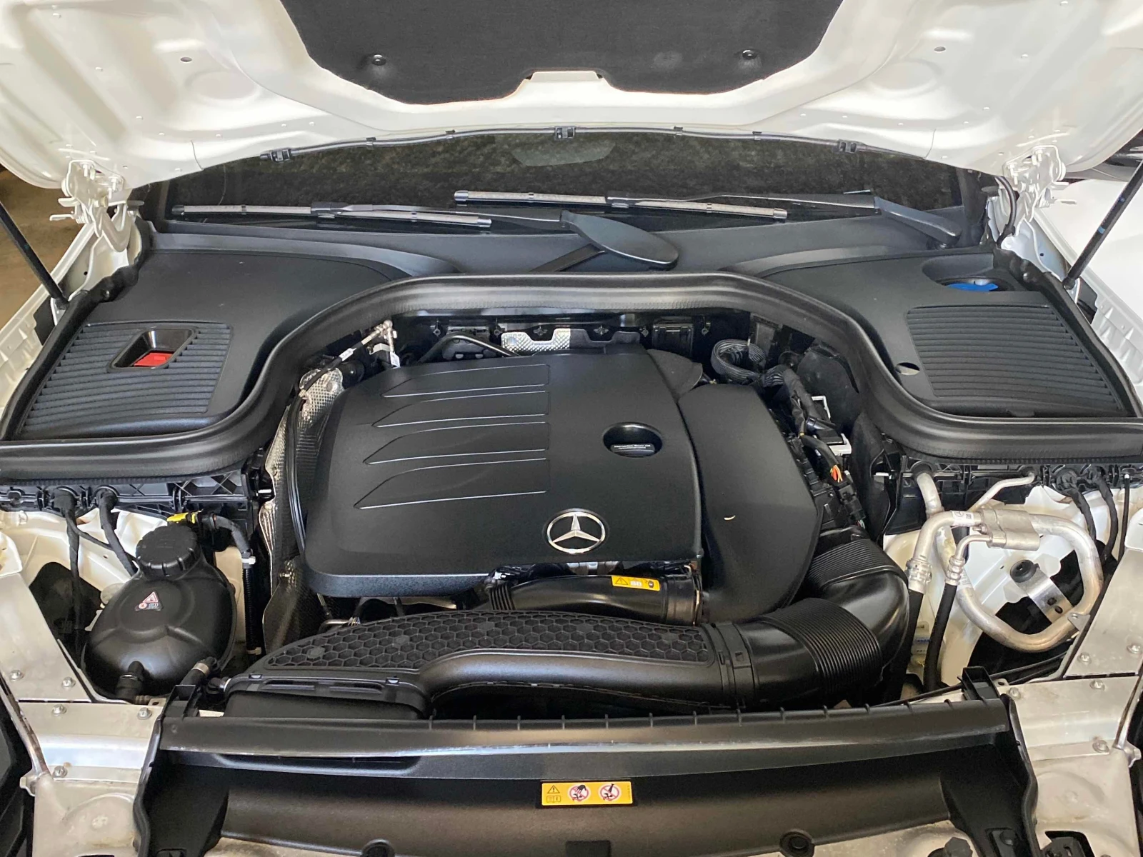 Mercedes-Benz GLC 300 | CARFAX | АВТОФИНАНСИРАНЕ, снимка 16 - Автомобили и джипове - 56040115