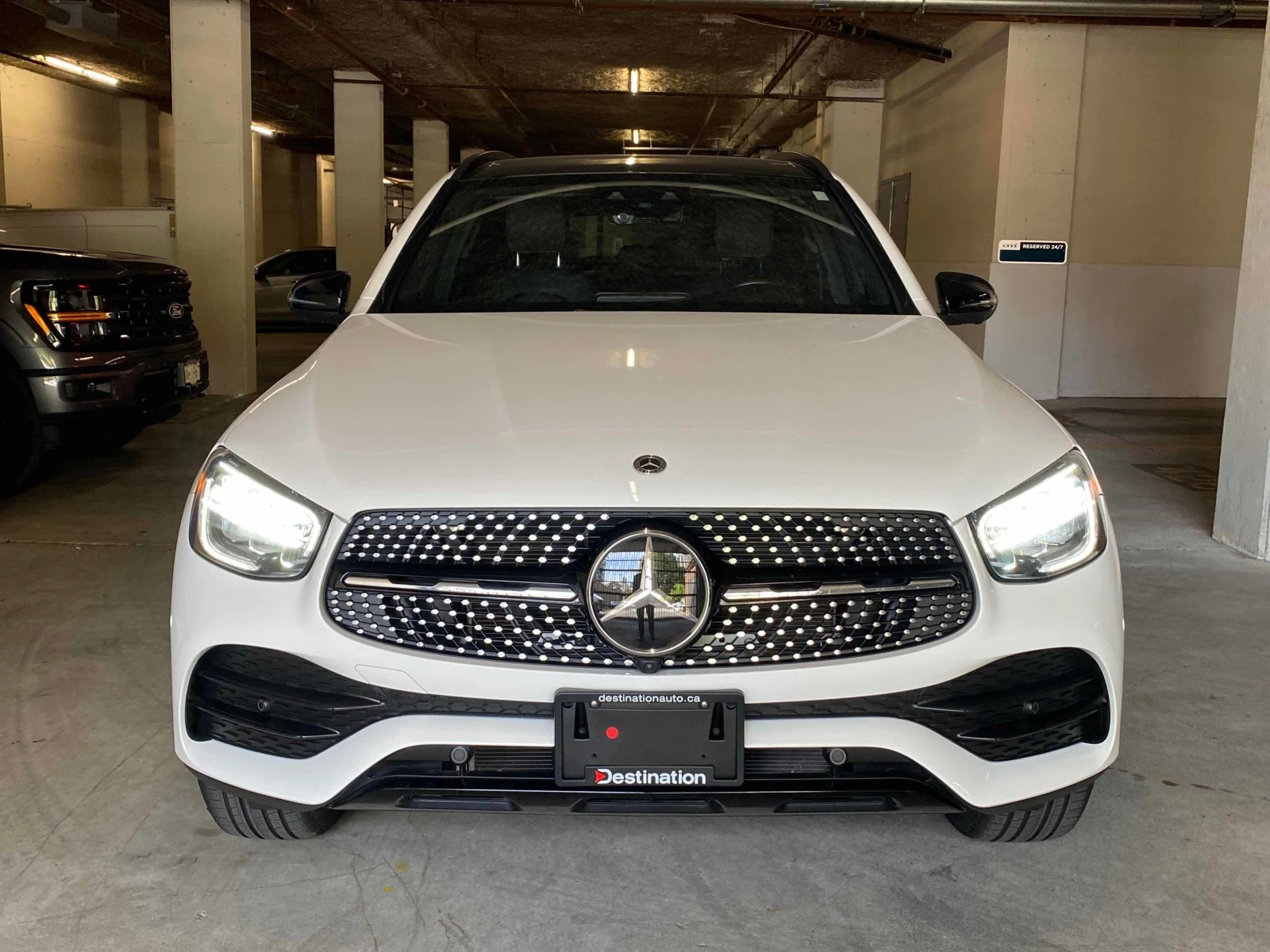 Mercedes-Benz GLC 300 | CARFAX | АВТОФИНАНСИРАНЕ, снимка 2 - Автомобили и джипове - 56040115