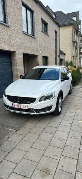 Volvo V60 Cross Country, снимка 1