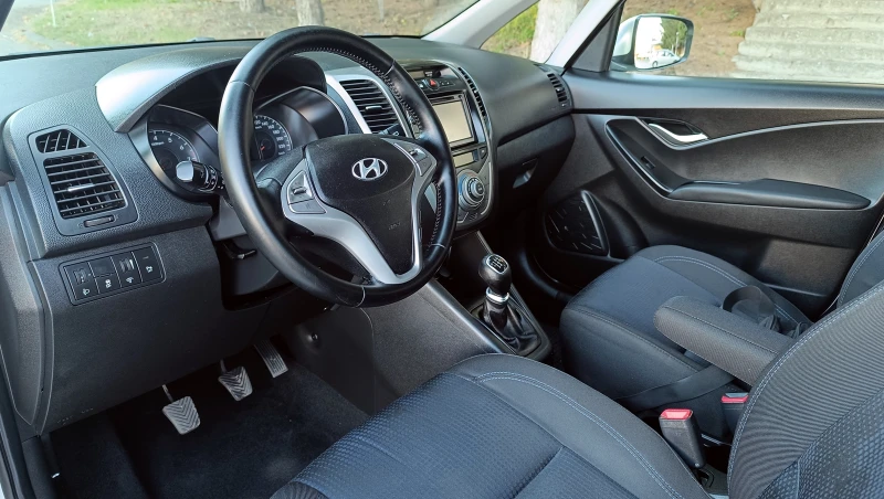 Hyundai Ix20 1.4i, снимка 9 - Автомобили и джипове - 47881305