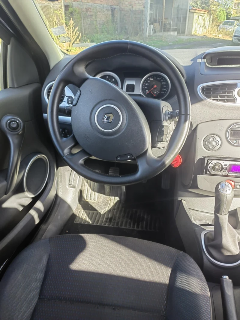 Renault Clio, снимка 6 - Автомобили и джипове - 48040793