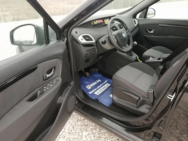 Renault Scenic 1.5dci kli navi, снимка 9 - Автомобили и джипове - 48581836