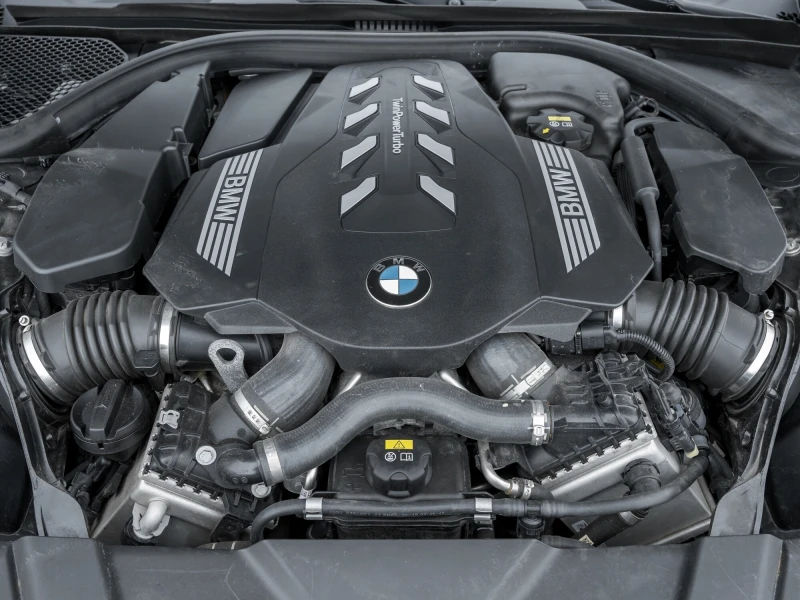 BMW 750 xDrive, С РЕГИСТРАЦИЯ&АВТО КРЕДИТ, снимка 3 - Автомобили и джипове - 53289671