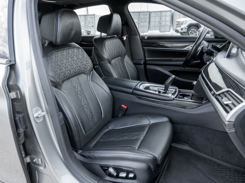 BMW 750 xDrive, С РЕГИСТРАЦИЯ&АВТО КРЕДИТ, снимка 14 - Автомобили и джипове - 53289671