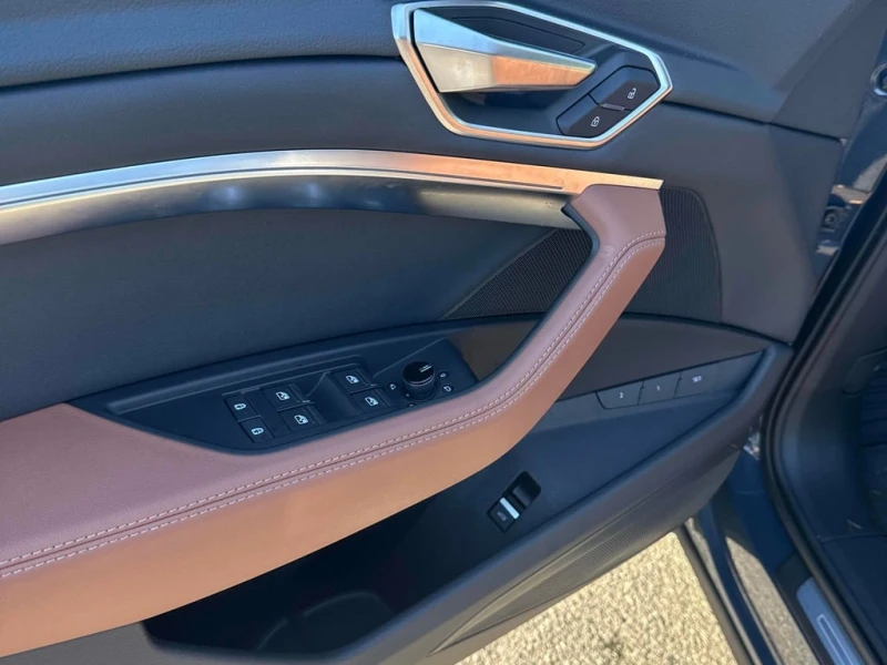 Audi E-Tron * quattro * CARFAX * БЕЗ ПЪРВОНАЧАЛНА ВНОСКА, снимка 17 - Автомобили и джипове - 53322951