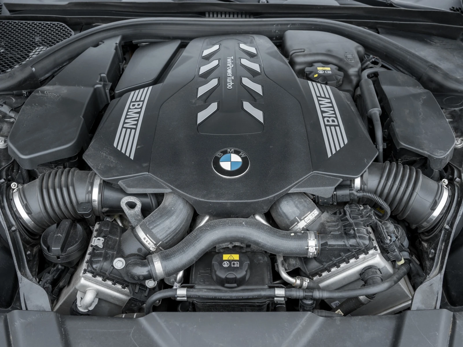 BMW 750 xDrive, С РЕГИСТРАЦИЯ&АВТО КРЕДИТ - изображение 3