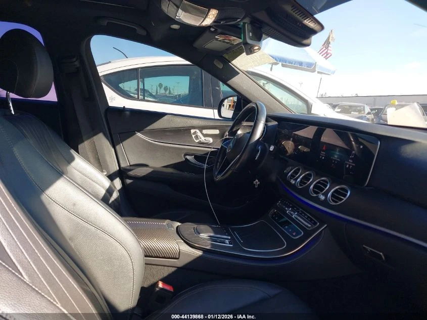 Mercedes-Benz E 350 2022 MERCEDES-BENZ E 350 - изображение 10