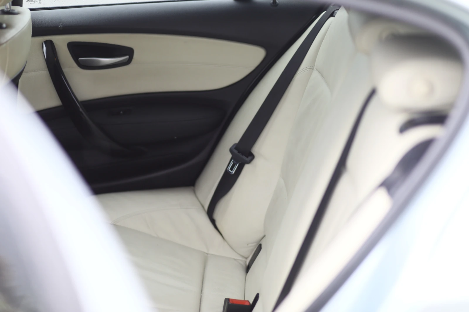 BMW 120 2.0D, снимка 11 - Автомобили и джипове - 54093896