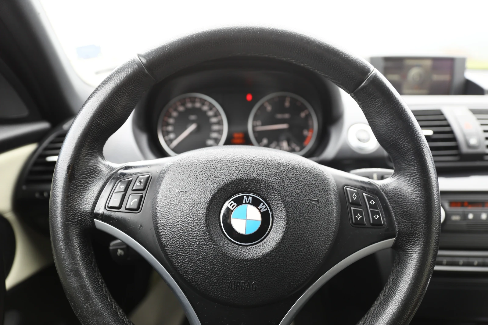 BMW 120 2.0D, снимка 13 - Автомобили и джипове - 54093896