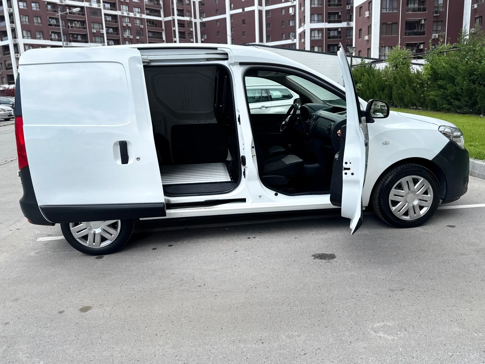 Dacia Dokker, снимка 9 - Автомобили и джипове - 54230290