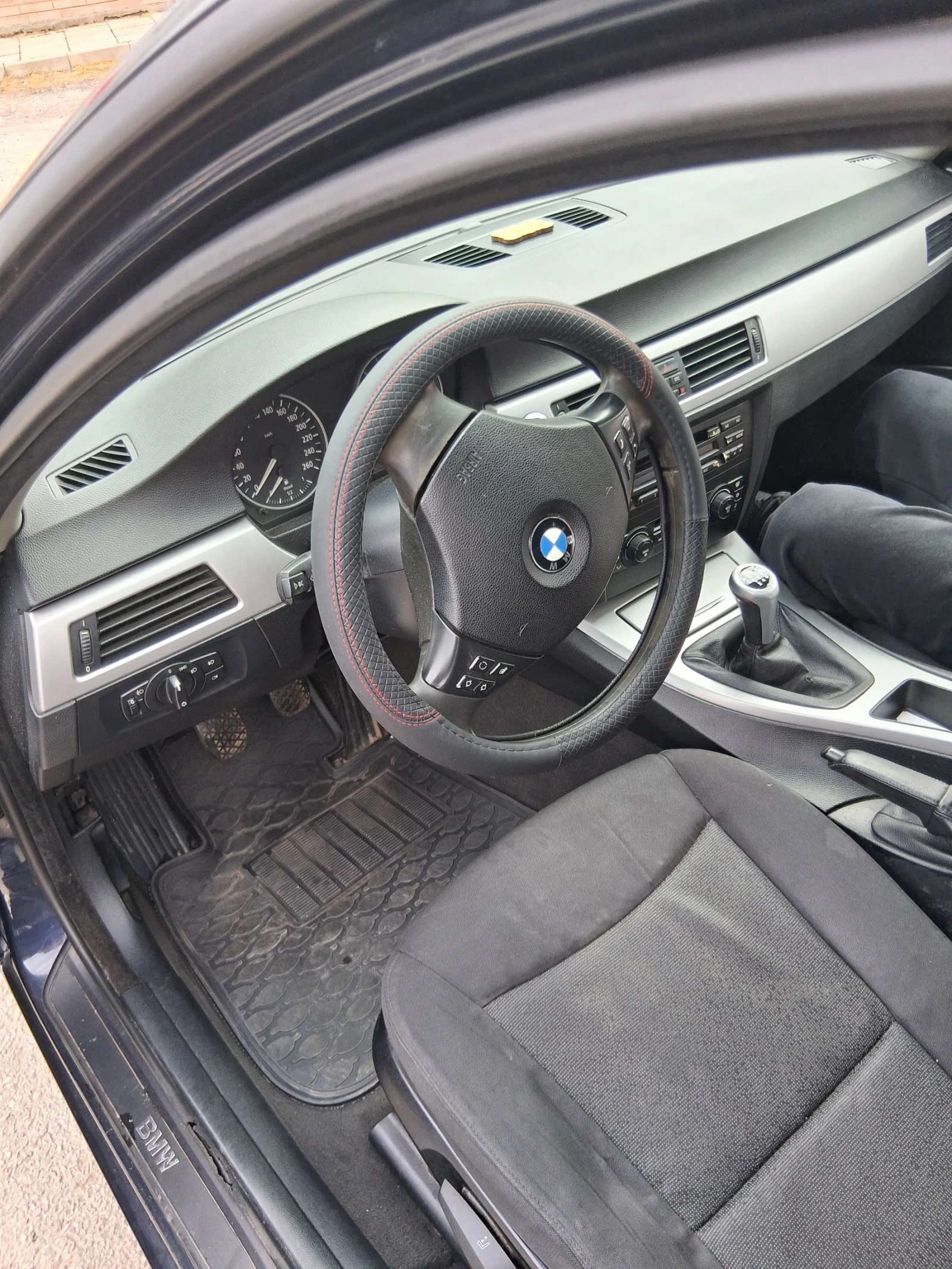 BMW 320, снимка 6 - Автомобили и джипове - 55124322