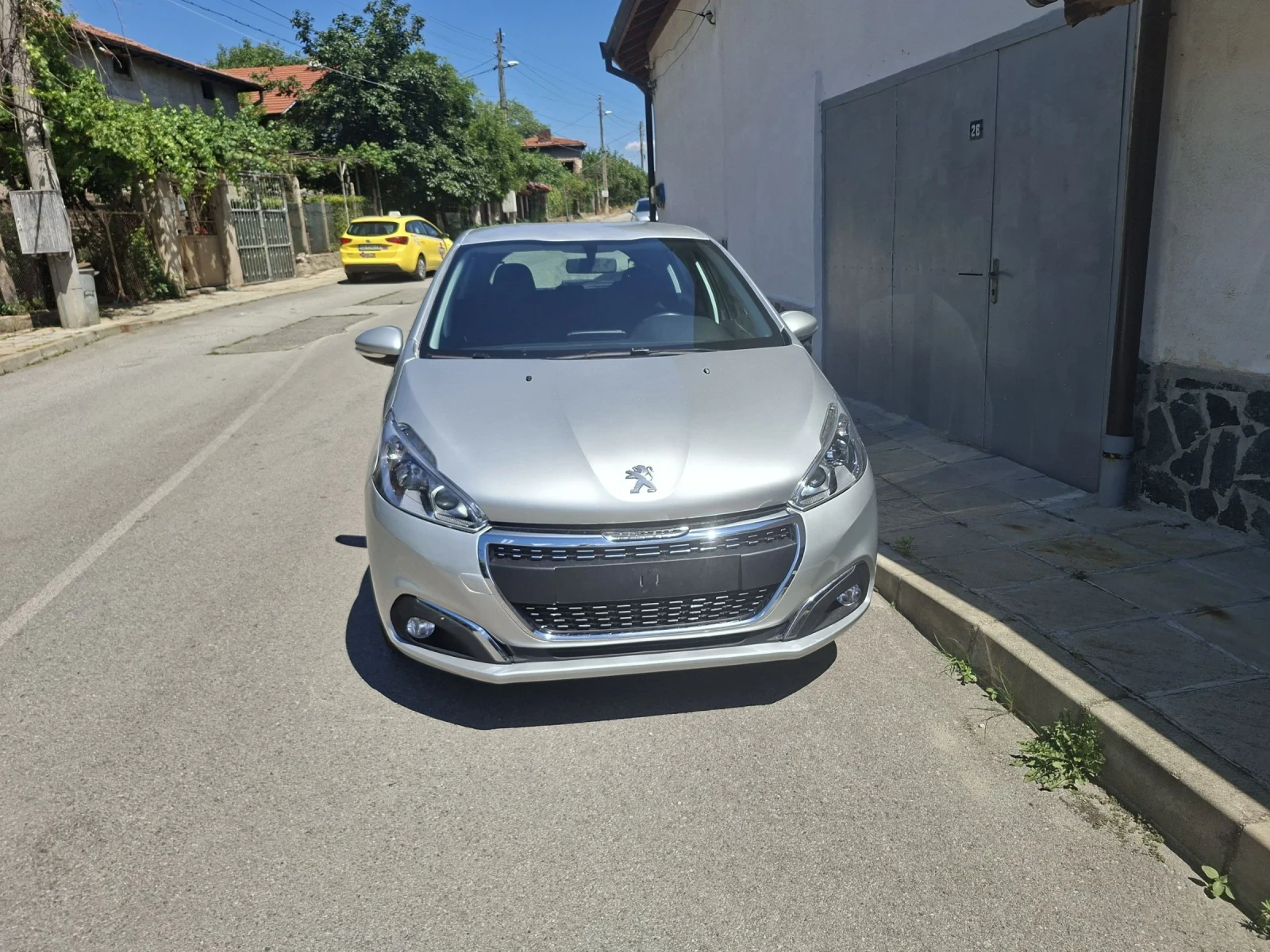 Peugeot 208, снимка 5 - Автомобили и джипове - 55244100
