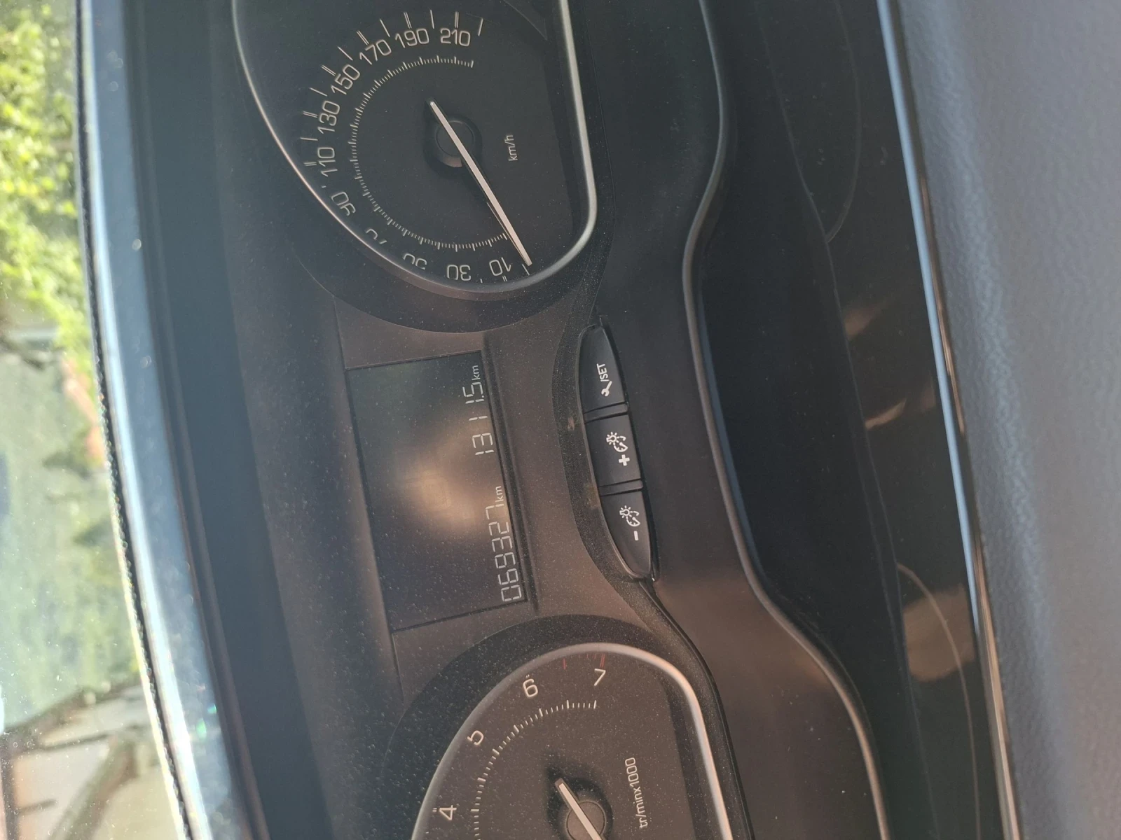 Peugeot 208, снимка 8 - Автомобили и джипове - 55244100