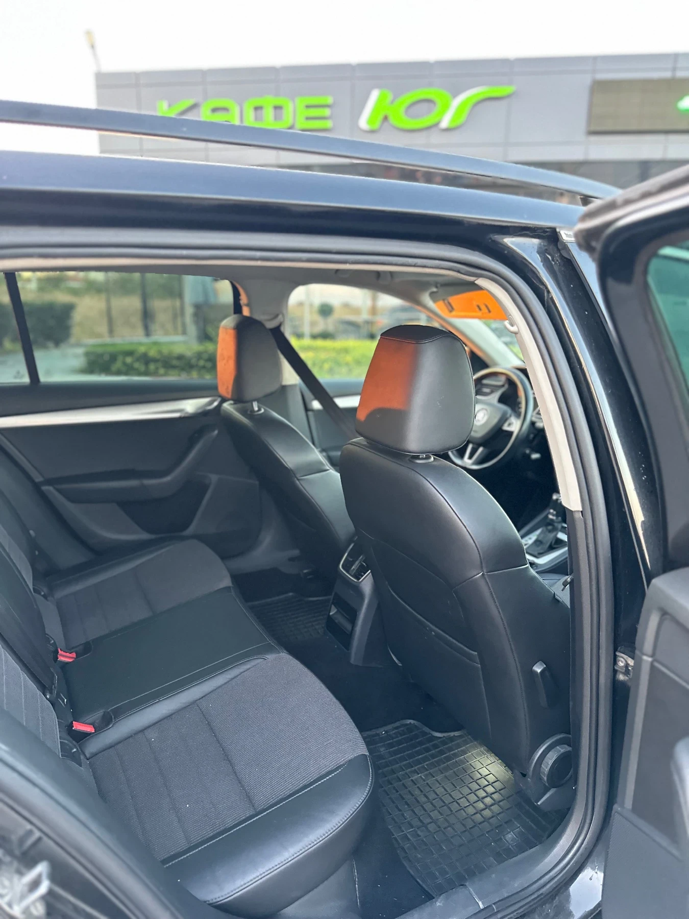 Skoda Octavia 2.0 TDI /КОЖА/АВТОМАТИК/ОБСЛУЖЕНА, снимка 9 - Автомобили и джипове - 55874013
