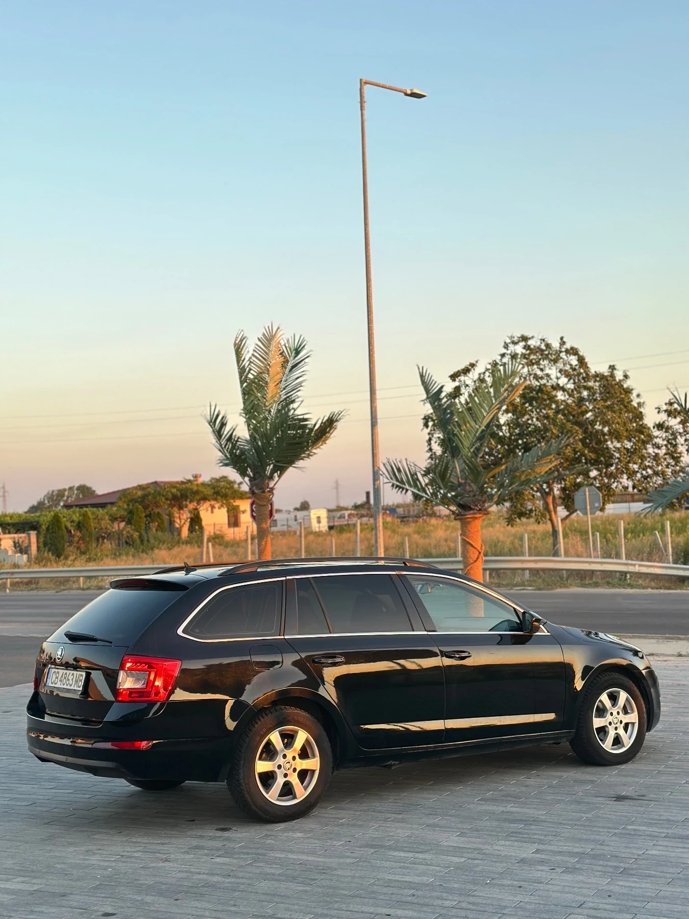 Skoda Octavia 2.0 TDI /КОЖА/АВТОМАТИК/ОБСЛУЖЕНА, снимка 4 - Автомобили и джипове - 55874013