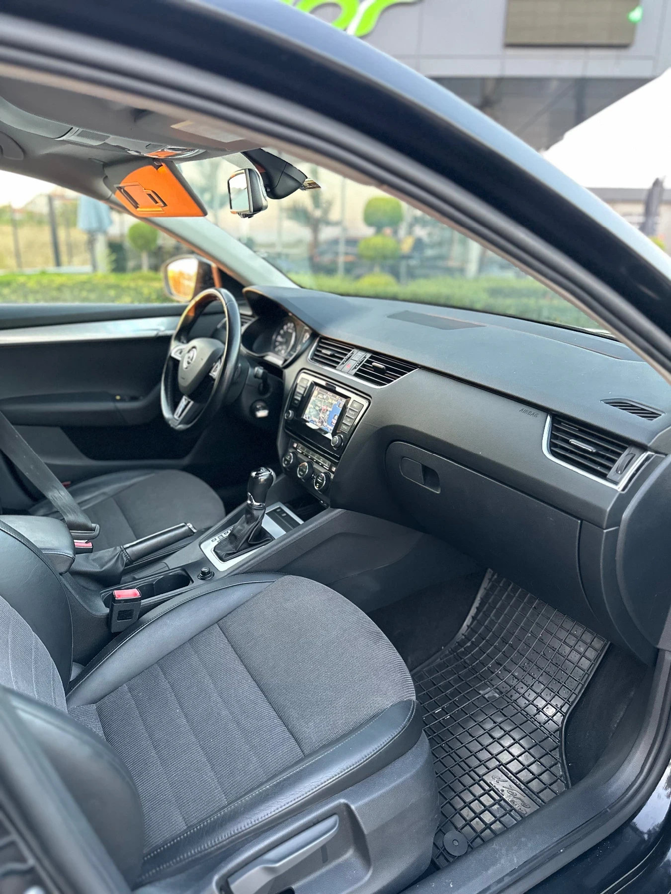 Skoda Octavia 2.0 TDI /КОЖА/АВТОМАТИК/ОБСЛУЖЕНА, снимка 8 - Автомобили и джипове - 55874013