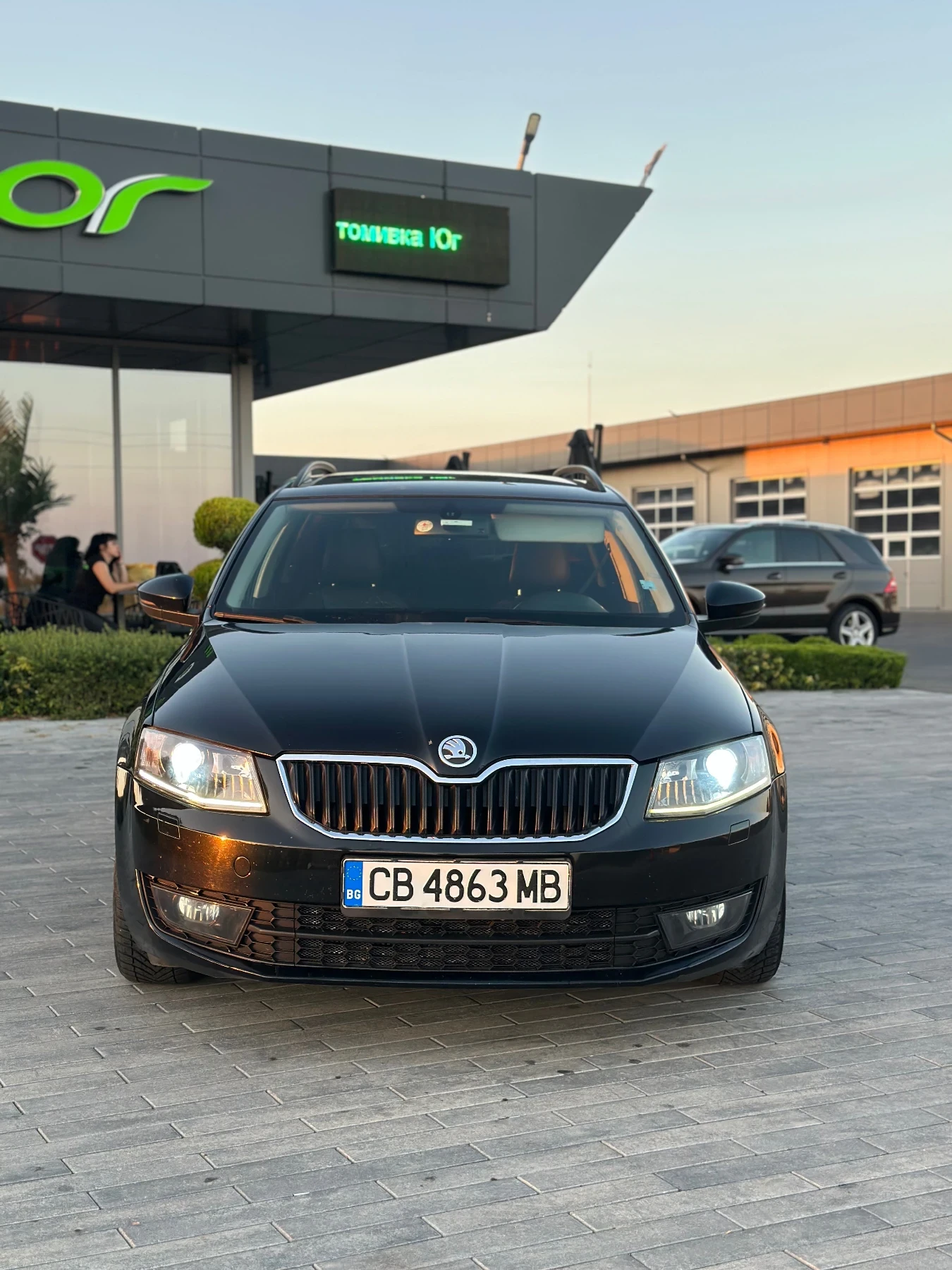 Skoda Octavia 2.0 TDI /КОЖА/АВТОМАТИК/ОБСЛУЖЕНА, снимка 5 - Автомобили и джипове - 55874013