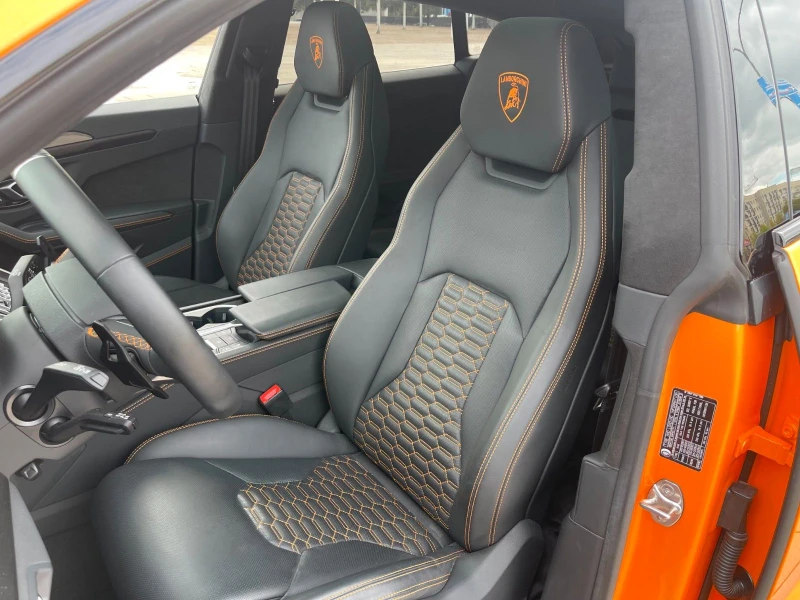 Lamborghini Urus / PEARL CAPSULE/CERAMIC/CARBON/STYLE/B&O/PANO/23/ , снимка 7 - Автомобили и джипове - 49177964