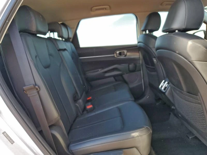 Kia Sorento 2.5L 4 Front-wheel Drive, снимка 4 - Автомобили и джипове - 53110753
