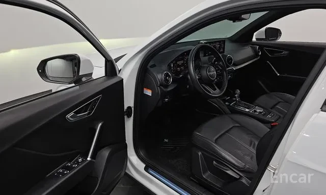Audi Q2 35 TDI Premium* Люк* Камера, снимка 11 - Автомобили и джипове - 56680320