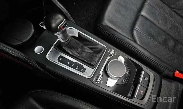 Audi Q2 35 TDI Premium* Люк* Камера, снимка 9 - Автомобили и джипове - 56680320