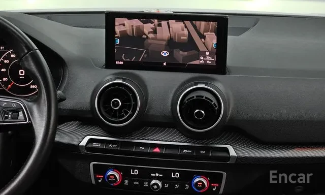 Audi Q2 35 TDI Premium* Люк* Камера, снимка 13 - Автомобили и джипове - 56680320