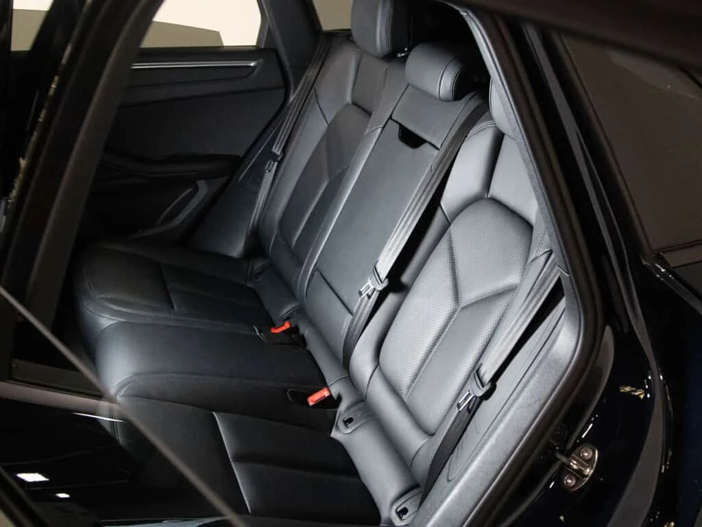 Porsche Macan * PREMIUM PLUS PACKAGE | 19" RIM | PANO * CARF, снимка 17 - Автомобили и джипове - 53975886