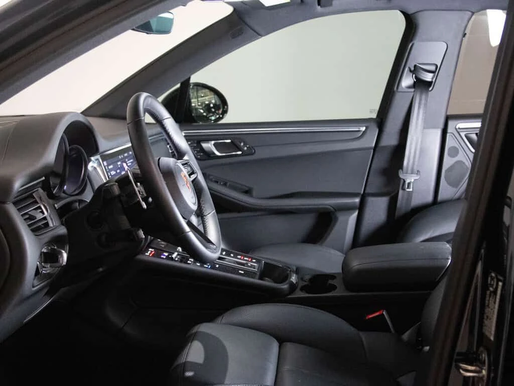 Porsche Macan * PREMIUM PLUS PACKAGE | 19" RIM | PANO * CARF, снимка 13 - Автомобили и джипове - 53975886