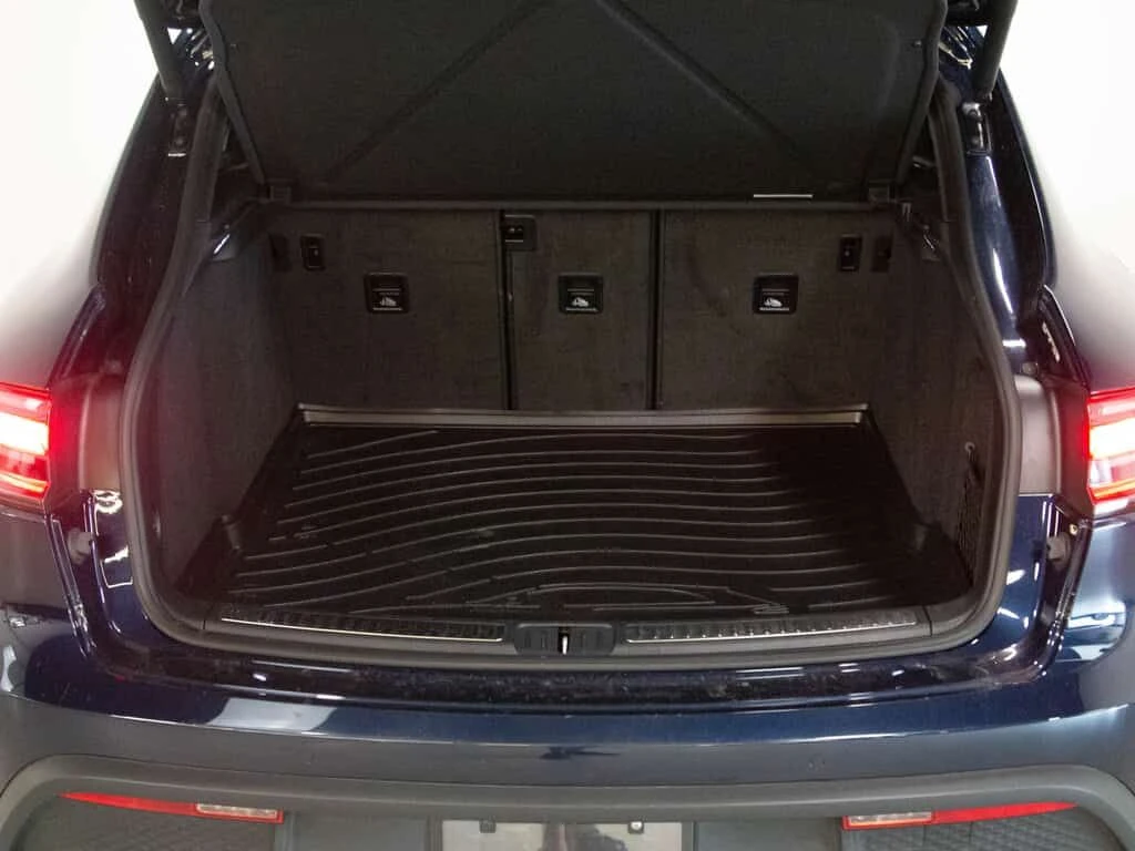 Porsche Macan * PREMIUM PLUS PACKAGE | 19" RIM | PANO * CARF, снимка 10 - Автомобили и джипове - 53975886