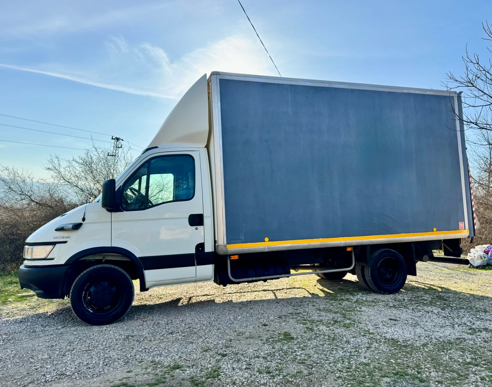 Iveco Daily 4.30м. ДЪЛЖИНА* Падащ борд* Реален пробег, снимка 3 - Бусове и автобуси - 56252983