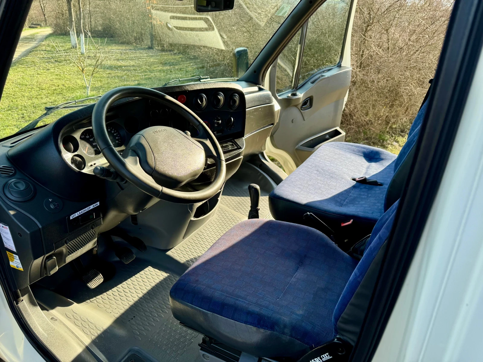 Iveco Daily 4.30м. ДЪЛЖИНА* Падащ борд* Реален пробег, снимка 15 - Бусове и автобуси - 56252983