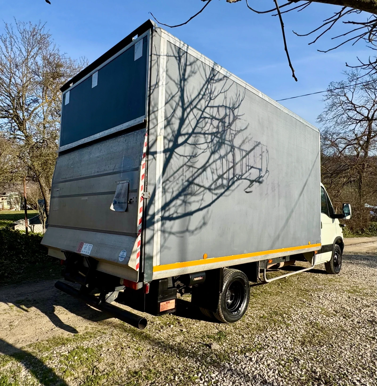 Iveco Daily 4.30м. ДЪЛЖИНА* Падащ борд* Реален пробег, снимка 7 - Бусове и автобуси - 56252983