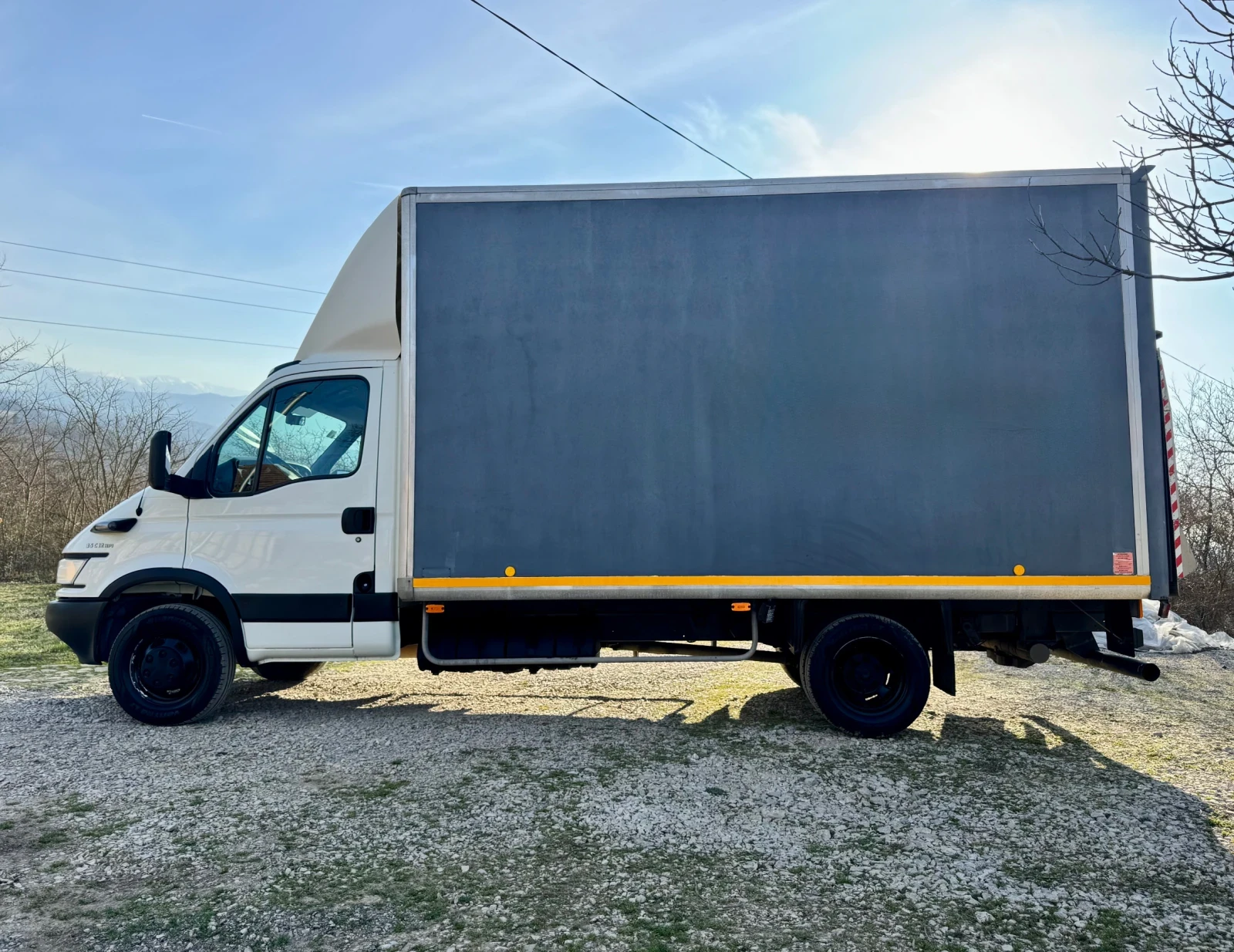 Iveco Daily 4.30м. ДЪЛЖИНА* Падащ борд* Реален пробег, снимка 4 - Бусове и автобуси - 56252983