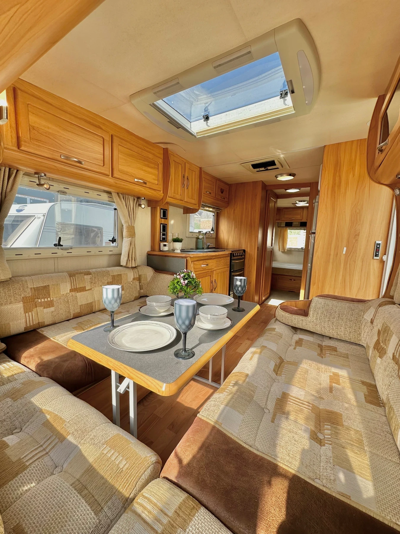 Каравана Fleetwood Heritage / КЛИМАТИК / AIR ФОРСЕЛТ / ГОЛЯМА БАНЯ/WC, снимка 6 - Каравани и кемпери - 55001340